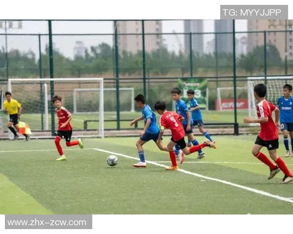 青春拼搏少年足球赛展现梦想与团队精神的精彩瞬间